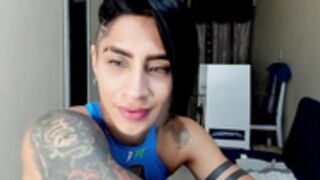 Really good looking camgirl with muscles