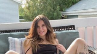 Effy effycutiexx OnlyFans out door pussy rub