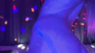 Blondinochkaa dance and body painting