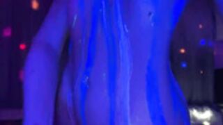 Blondinochkaa dance and body painting