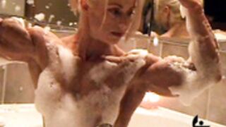 Johanna Dejager - Bathtub