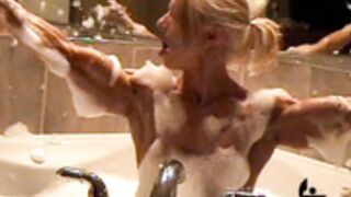 Johanna Dejager - Bathtub