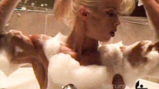 Johanna Dejager - Bathtub