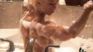 Johanna Dejager - Bathtub