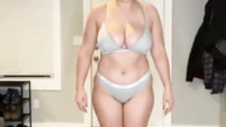 Min väninna testar kläder