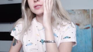 Fumari014 cute blonde doggy show