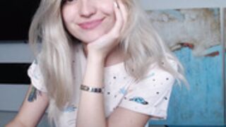 Fumari014 cute blonde doggy show