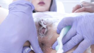 Rainbowslut Gets Her Pussy Shaved And Fucked