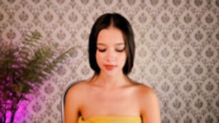 AmandaMedrano - 221114 2 - pussy slip at 10.23