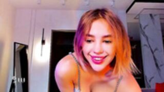 angella_kleee still wears RGO's logo, underperforms