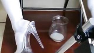 Trap hands free cum from fuck machine