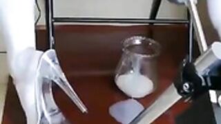 Trap hands free cum from fuck machine