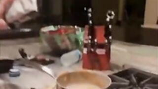 Lyna Perez - Eats and chatting (Live)