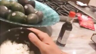 Lyna Perez - Eats and chatting (Live)