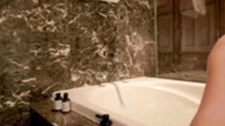 Alicia_uwu bath show