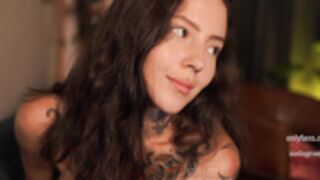 Effyloweell 2022-11-17 20_18 STRIP TEASE 2