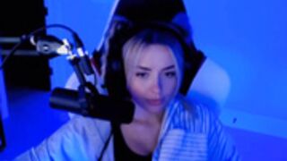 Corinna Kopf - Cute Manicure on The Stream