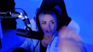 Corinna Kopf - Cute Manicure on The Stream