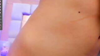 alanalex_ dildo squirts 2