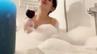 LEEEHANNA, BATH_TIME