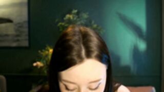 Ella_Knockers_Xl shows off tits