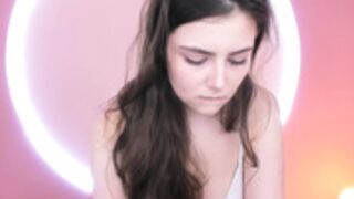 Pretty and Hot Cutie_Pearl dances in underwear !