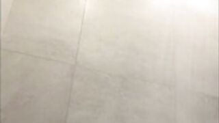 eilaadams pee in shower