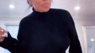 Chinese kitty momma