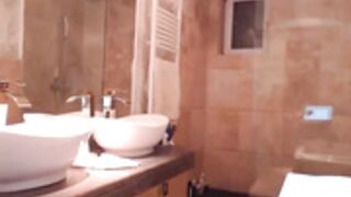 Aalliyahh Bathroom Oil show and hot fingering.