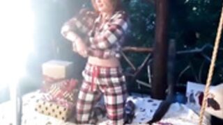 Bella Thorne - Tit Show
