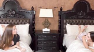 Angelbaexo and Oliviamaebae lesbian fuck