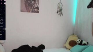 keygr05 fucks a dildo like crazy