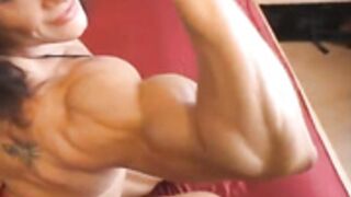 she so muscular that she makes me wann go to gym rn