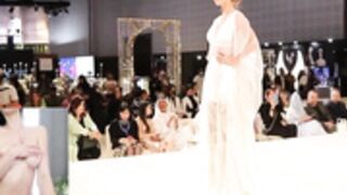 Katrin_sweeft +Kendall Jenner Runway _221202