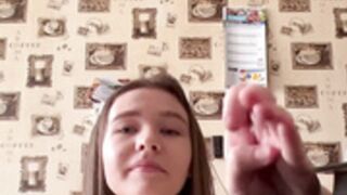 Emmi-Hill - Emmi allein zu Haus