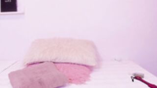 Angie Rivera Tigreros rubs her clit