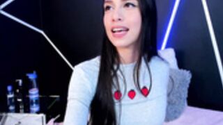 Yeni Quintero rides dildo